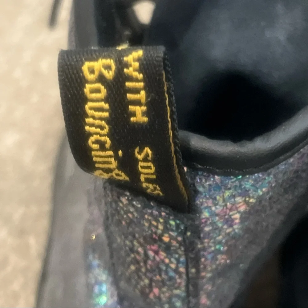 Girls/women Doc Martens Delaney boot UK 4 US 6 iridescent mermaid combat 8 eye - Picture 11 of 13